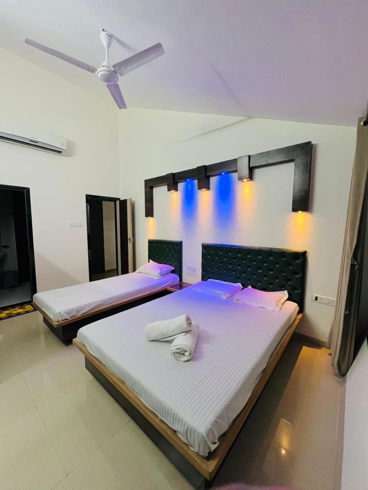 Taj Villa With Free Wifi โลนาวาลา ภายนอก รูปภาพ